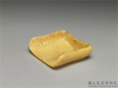 清 雕牙箕式勺