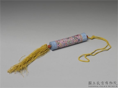 清 粉红地粉彩缠枝花卉瓷牙签筒