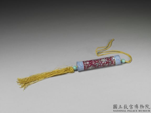 清 红地粉彩缠枝花卉瓷牙签筒