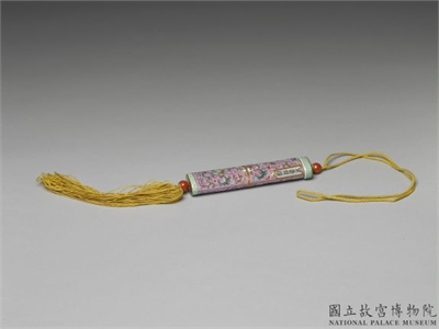 清 粉红地粉彩缠枝花卉瓷牙签筒