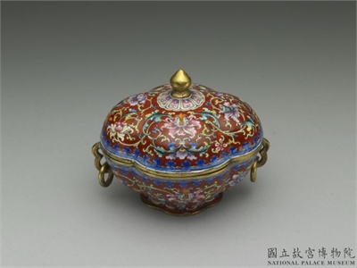 清 乾隆款 铜胎画珐琅海棠式盒