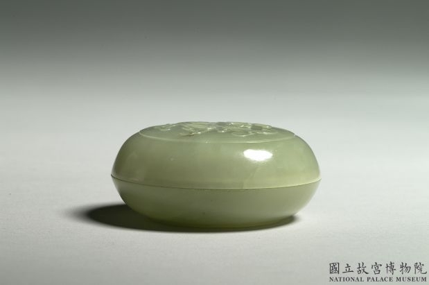 清 青玉番莲纹圆盒