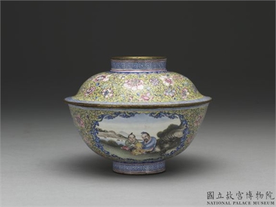 清 乾隆款 铜胎画珐琅黄地彩花开光人物盖碗