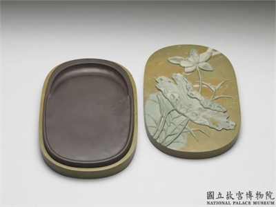 清 乾隆 松花石荷塘砚