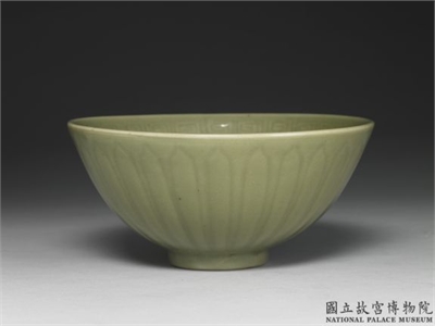 明前期 龙泉窑 青瓷莲瓣碗