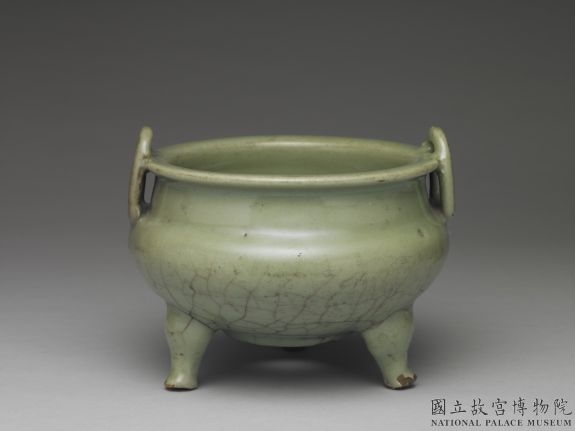 元 龙泉窑 三足炉