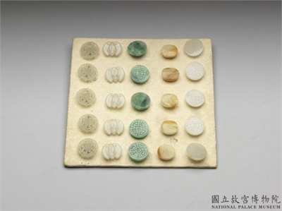 蝙蝠白玉钮扣