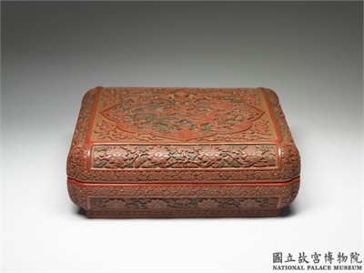 清 乾隆 剔彩云龙方盒
