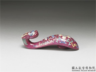 清 龙首描金粉彩万寿花卉带鈎