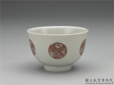 清 康熙 白地描红团凤纹盅