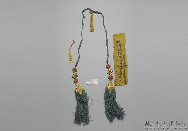清 穿金镶松石绿线穗一副