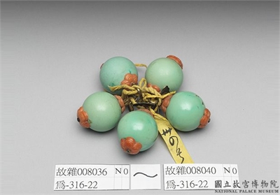 大小挂钮扣