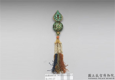 金镶松石坠