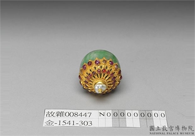 清 翠玉珠宝钮子