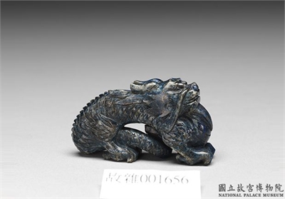 清 青金石龙（附木座）