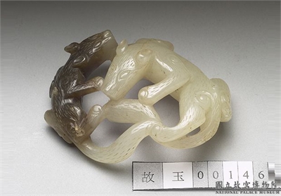清 白玉双松鼠