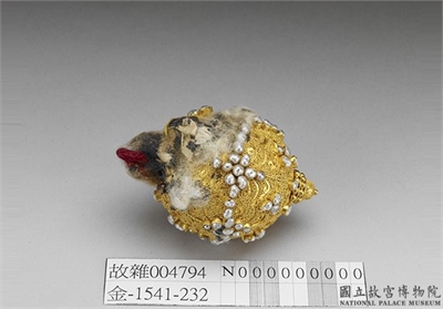 包金镶米珠回钮