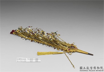清 包金嵌珠石花