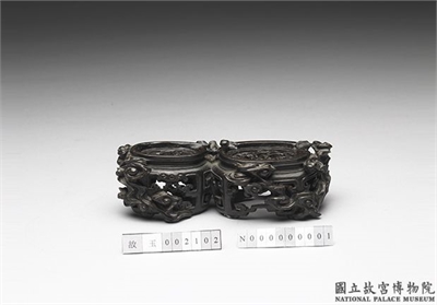镂空云龙纹木座