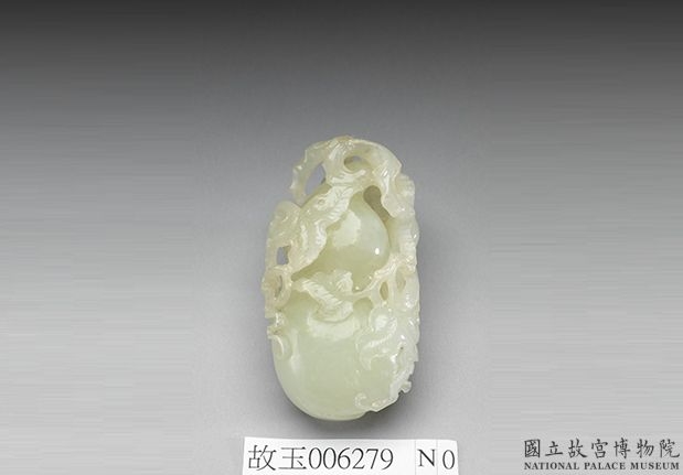 清 白玉透花葫芦（附木座）