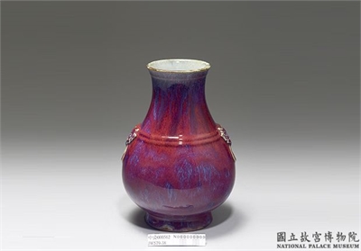 清 雍正 仿钧釉兽耳弦纹瓶