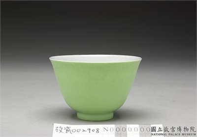 清 雍正 吹绿茶杯