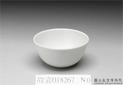 清 雍正款 白瓷盃（附木座）